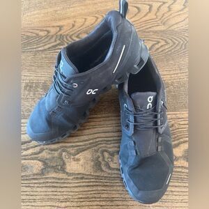 On Cloud 5 Waterproof Black Athletic Men’s Size 10.5